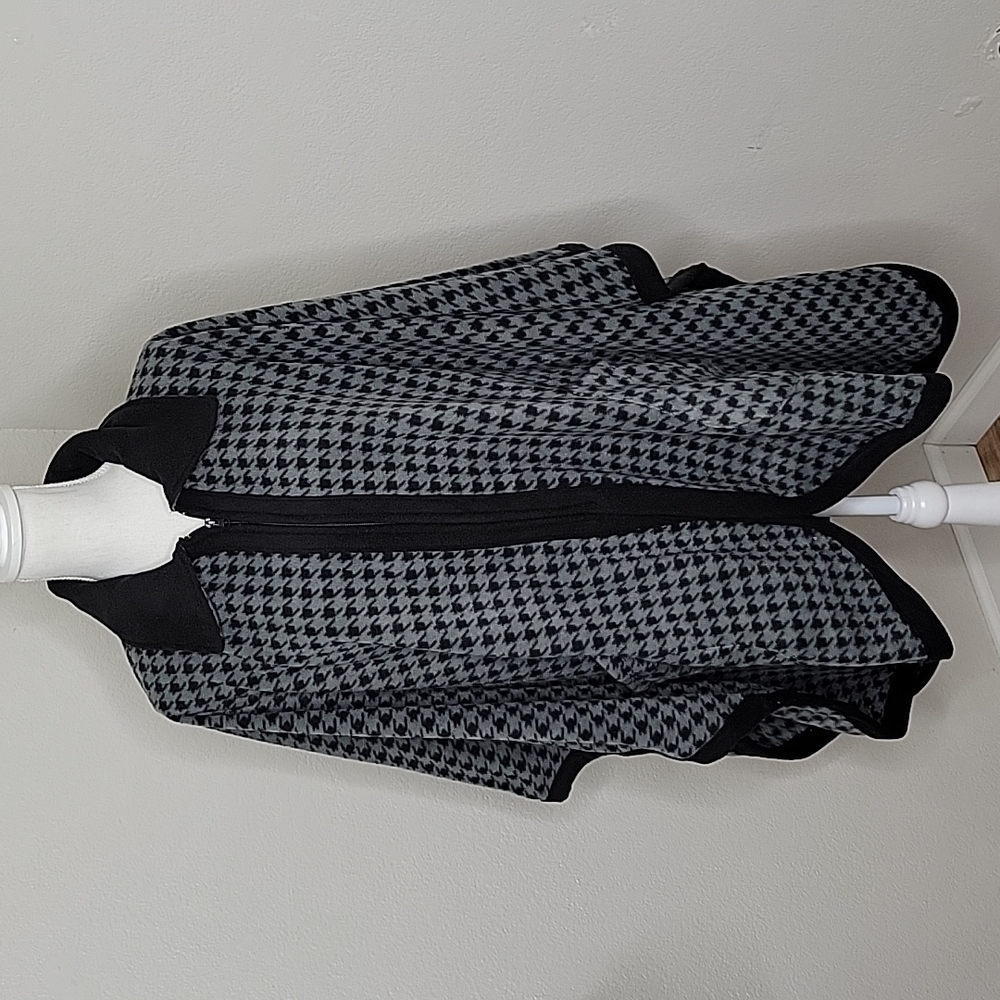 Le Moda Fleece Houndstooth Zip Up Cape